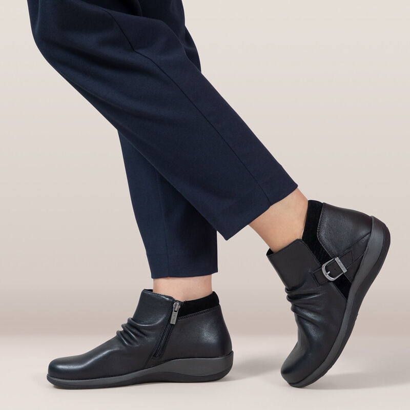Aetrex Luna Ankle Boot - Black